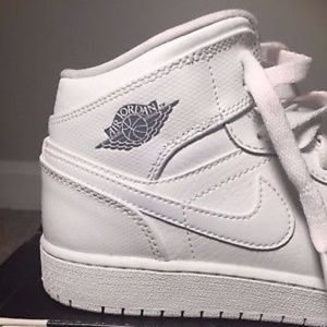 Air Jordan Retro 1 Mid Retro